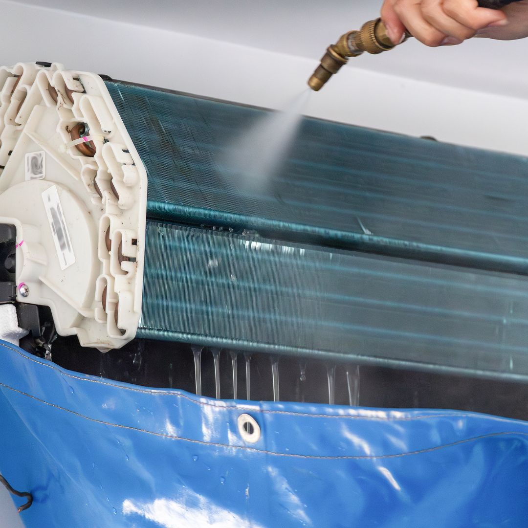 Limpeza técnica da serpentina do ar condicionado